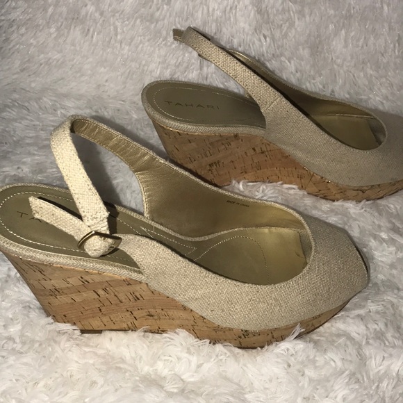 💜Tahari Taylor wedges size 10 - Picture 3 of 3